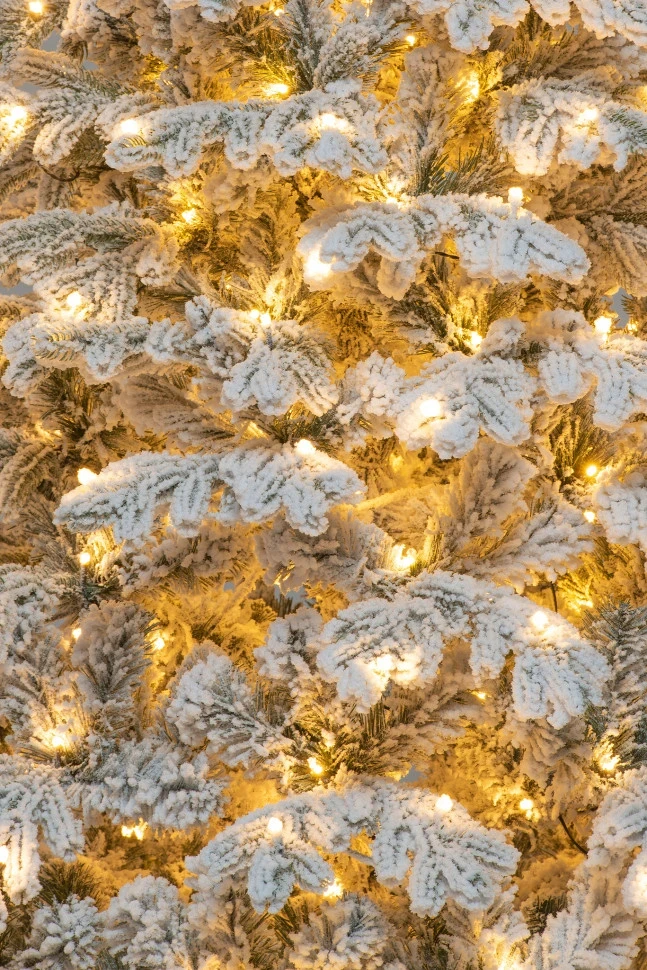 Искусственная елка «Аляска заснеженная» 3 м, 880 теплых белых LED ламп, литая+пвх